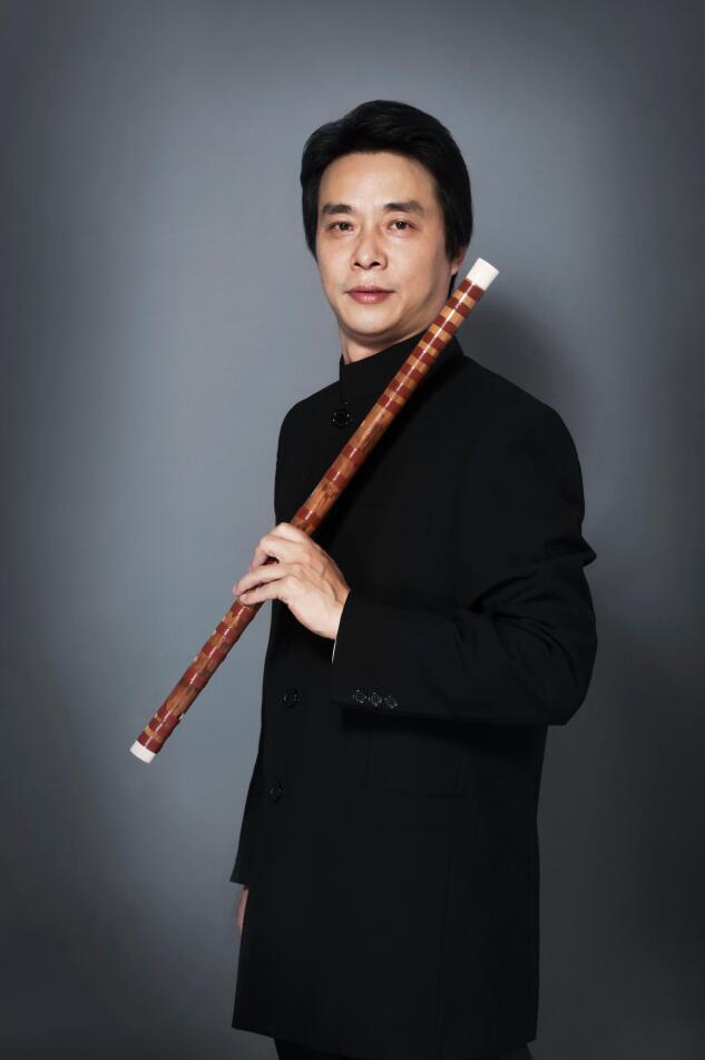先后师从蒋国基,邓世晖,俞逊发,张煜,詹永明等著名笛子演奏家,教育家.