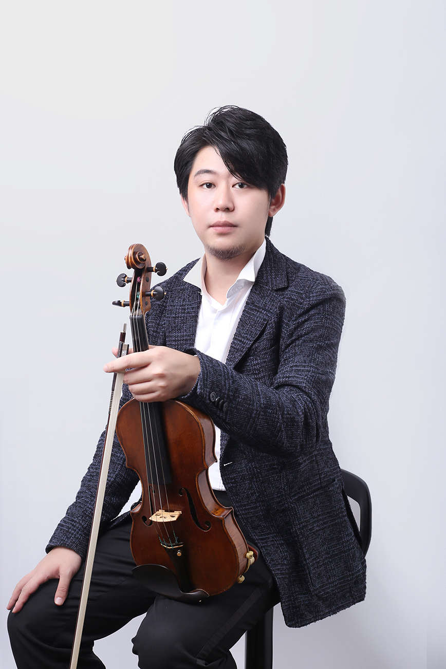 毕业于中央音乐学院,师从著名小提琴教育家,王泓教授.