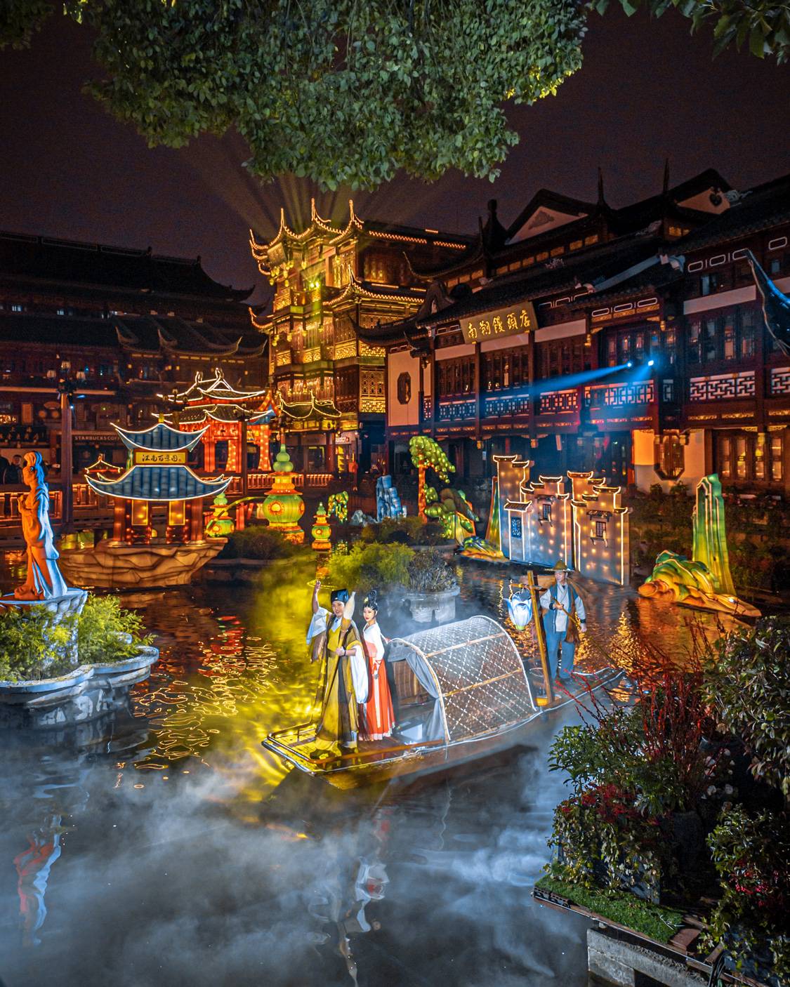 上海豫园灯会亮灯 灯饰流光溢彩年味浓