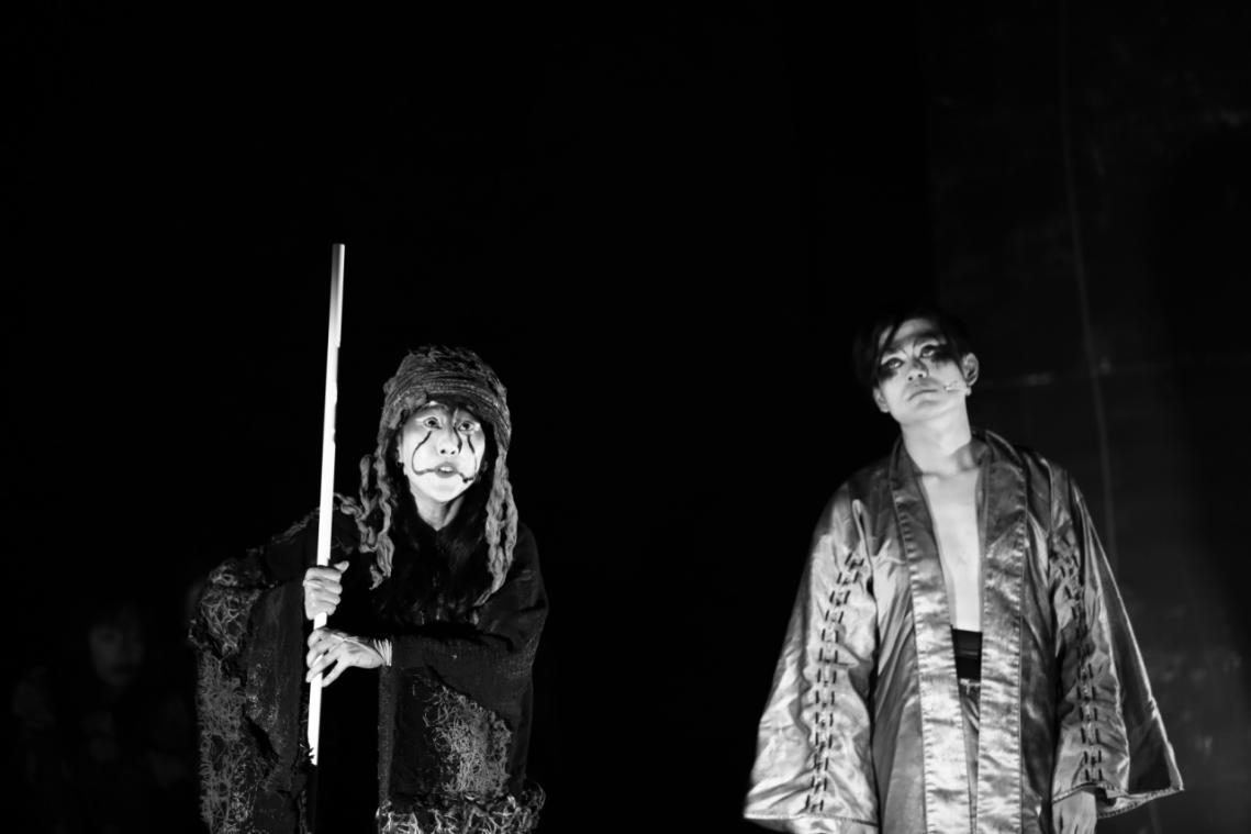 “戏剧鬼才”丁一滕导演/主演作品 话剧《伤口消失在茫茫黑夜中》