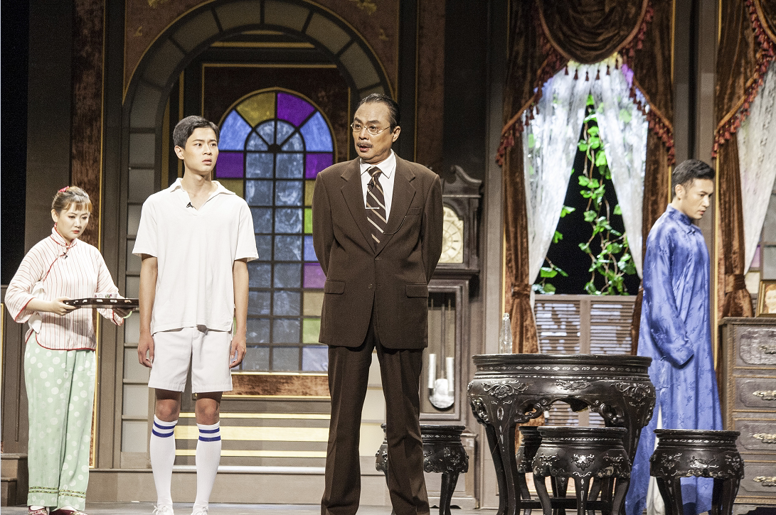 《雷雨》故事讲述了二十年代某年夏日的一个午后,从济南来到周公馆