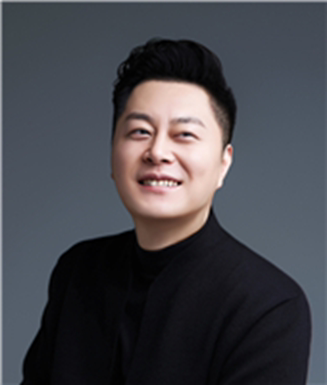 王鹤翔饰 张水鹞国家大剧院驻院男中音,歌唱家.