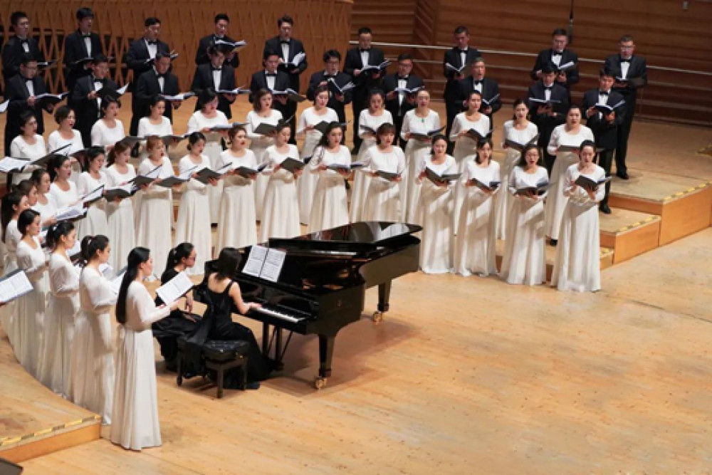 许忠演绎马勒第三交响曲